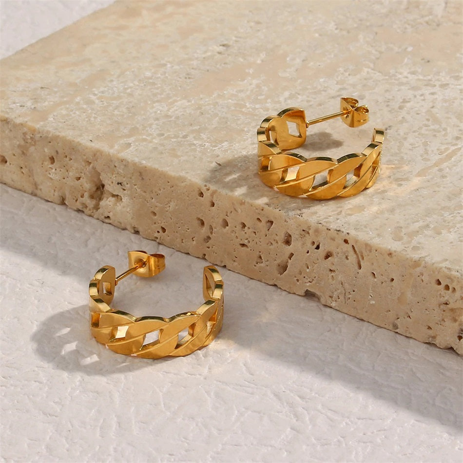 アジジ ピアス